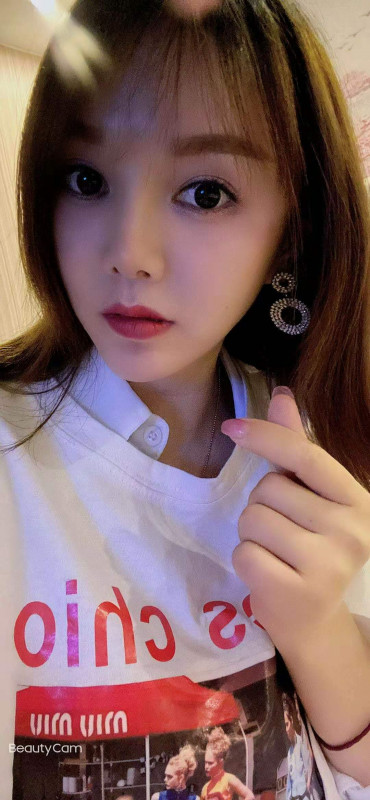 漂亮的小姐姐胸也很大